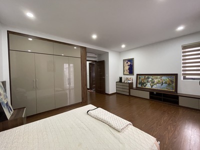 Cho thuê biệt thự căn góc vườn hoa 135m2 KĐT Centa City 13