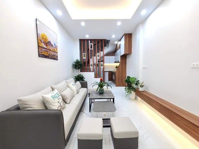 Bán nhà đẹp chỉ 50m ra ôtô 5 tầng 3 phòng ngủ dt: 33m2 mt: 3.5m giá: 3.99 tỷ có thương lượng phố lê 0