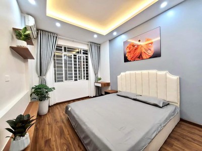 Bán nhà đẹp chỉ 50m ra ôtô 5 tầng 3 phòng ngủ dt: 33m2 mt: 3.5m giá: 3.99 tỷ có thương lượng phố lê 2