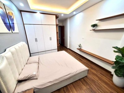 Bán nhà đẹp chỉ 50m ra ôtô 5 tầng 3 phòng ngủ dt: 33m2 mt: 3.5m giá: 3.99 tỷ có thương lượng phố lê 1