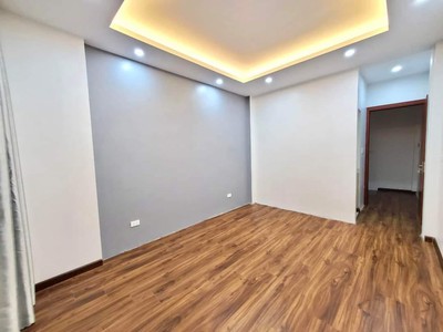 Bán nhà đẹp chỉ 50m ra ôtô 5 tầng 3 phòng ngủ dt: 33m2 mt: 3.5m giá: 3.99 tỷ có thương lượng phố lê 3