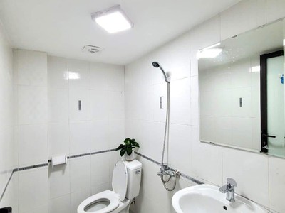 Bán nhà đẹp chỉ 50m ra ôtô 5 tầng 3 phòng ngủ dt: 33m2 mt: 3.5m giá: 3.99 tỷ có thương lượng phố lê 4