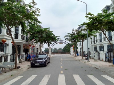 Cần bán nhà 1 trệt 1 lầu , nằm ngay chợ Vị Hảo, SHR, CK 10 chỉ vàng 1