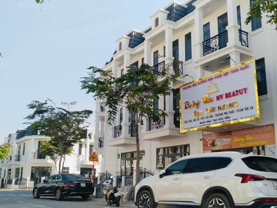 Cần bán nhà 1 trệt 1 lầu , nằm ngay chợ Vị Hảo, SHR, CK 10 chỉ vàng 0