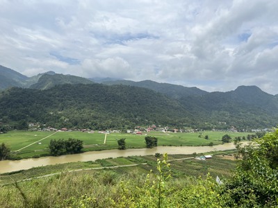 Đất nền hà giang giá rẻ. bán gần 1000m2 view sông miện 4