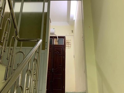 Cho thuê nhà 3 tầng, đủ điều hòa, nóng lạnh, máy giặt  ngõ 347 Nguyễn Khang, Cầu Giấy 3
