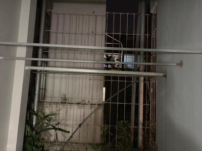 Cho thuê nhà 3 tầng, đủ điều hòa, nóng lạnh, máy giặt  ngõ 347 Nguyễn Khang, Cầu Giấy 9