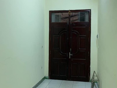 Cho thuê nhà 3 tầng, đủ điều hòa, nóng lạnh, máy giặt  ngõ 347 Nguyễn Khang, Cầu Giấy 1