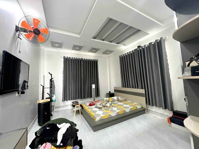 Bán gấp nhà 4 t đúc 70m2 phạm văn đồng linh tây thủ đức chỉ hơn 5 tỷ tl đẹp lung linh quá rẻ 0