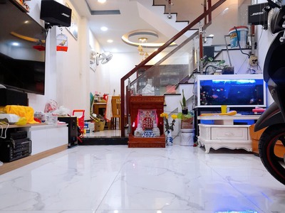 Nhà bán chính chủ,nguyễn trãi  mặt tiền hẻm, cách mấy căn ra hẻm xe hơi 0