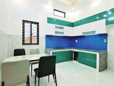 Bán nhà 1 trệt, 3 lầu KDC cao cấp cách Hóc Môn 10 phút xe máy 1