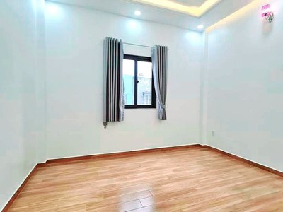 Bán nhà 1 trệt, 3 lầu KDC cao cấp cách Hóc Môn 10 phút xe máy 4