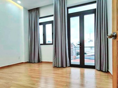 Bán nhà 1 trệt, 3 lầu KDC cao cấp cách Hóc Môn 10 phút xe máy 6