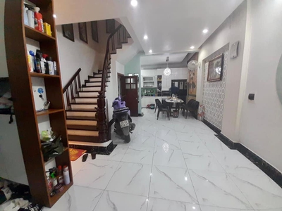 Bán nhà ngõ hoàng cầu đống đa  ô tô tránh kinh doanh sổ đỏ 55m 5 tầng 12.2 tỷ 0