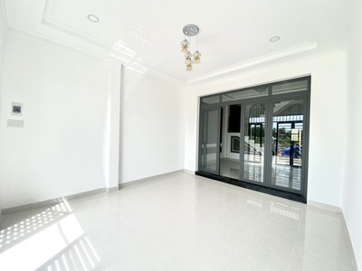 Bán nhà mặt tiền, 1 trệt , 1 lầu, p5, tpvl 1