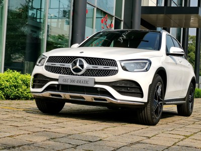 Xe Mercedes GLC300 mới 100 hỗ trợ lên đến 400.000.000 VND 1