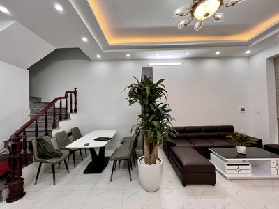 Nhà thái thịnh 60m x 5 tầng, mt: 5m, ô tô đỗ khi cần, sổ vuông a4 3
