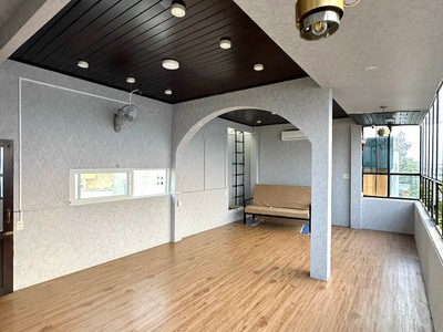 Nhà 3 lầu - nằm kế - trường ngô quyền   nằm ngay -  tuyến phố - ẩm thực                 nhà dt 2