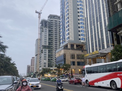 Chinh chủ bán khách sạn biển mỹ khê mặt tièn nguyễn văn thoại khu du lịch sầm uất số 1 biển mỹ khê. 0