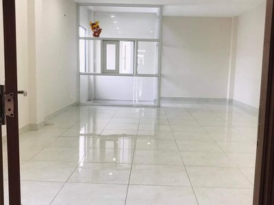 Cho thuê mặt bằng mới 100 đi vào hoạt động ngay mặt tiền Nguyễn Văn Linh, phường Tân Thuận Tây,Quận 1