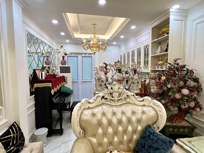 Nhà mặt phố- giá phân lô- nội thất đẳng cấp   kinh doanh đỉnh 3