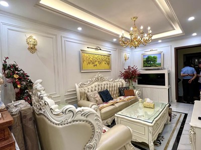 Nhà mặt phố- giá phân lô- nội thất đẳng cấp   kinh doanh đỉnh 1