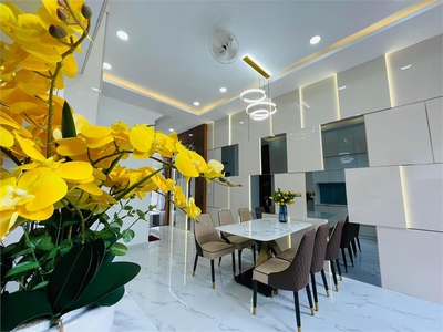 Kẹt tiền bán gấp nhà 4 tầng full nội thất ở liền, shr, thanh toán 2 tỷ nhận nhà 4