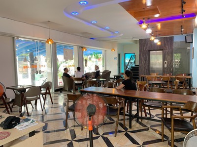 Hot hot , quận gò vấp   lâu lâu mới có quán đẹp   chính chủ sang rẻ quán cafe góc 2 mt khu vip 2