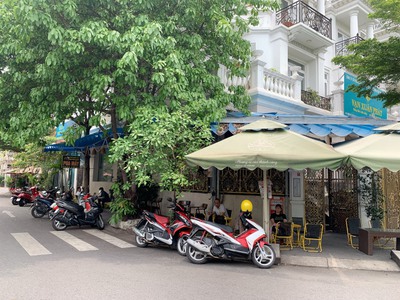 Hot hot , quận gò vấp   lâu lâu mới có quán đẹp   chính chủ sang rẻ quán cafe góc 2 mt khu vip 0