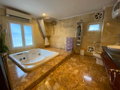 Nhà cần bán gấp bên phố view hồ nước tây 230m mt8m,1 hầm 7 nổi vị trí siêu đẹp dt 230m giá bán 106 2
