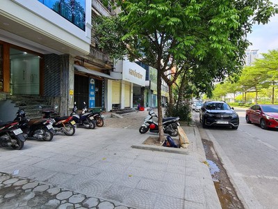 Chính chủ bán gấp tòa văn phòng 110m2 phố đào tấn, ba đình, giá 45 tỷ. 0
