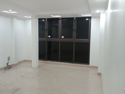 Cho thuê nhà nguyên căn ô tô đỗ cửa để trong nhà tại ngõ 68, phường ngọc thụy, long biên, 80m2 ô tô 0