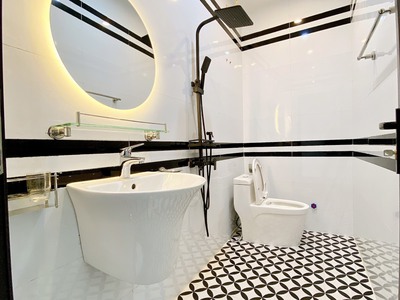 8.bán nhà  miếu hai xã 3 tầng lô góc oto đỗ gần nhà 4