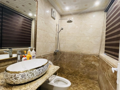 Bán khách sạn tình yêu phố Cổ Linh 110m2 8 tầng dòng tiền 500 triệu/tháng 2