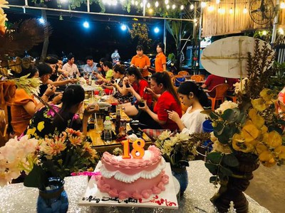 H. củ chi, sang quán ăn   sân vườn   hát với nhau , dt gần 600 m2   đối diện khu công nghiệp và chợ 3