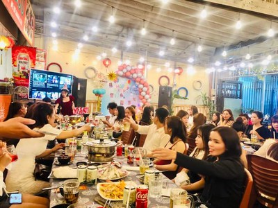 H. củ chi, sang quán ăn   sân vườn   hát với nhau , dt gần 600 m2   đối diện khu công nghiệp và chợ 1