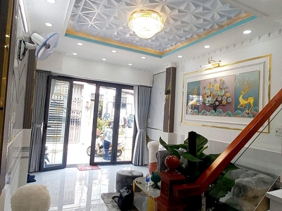 Nhà đẹp lung linh.. xe tải đến nhà.. vị trí không thể đẹp hơn..trung tâm thị trấn.. giá chỉ 3.180 3