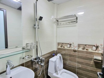 Cho thuê nhà mặt phố nguyễn khang, nguyên căn, 5 tầng, chỉ nhỉnh 30tr/tháng. 2