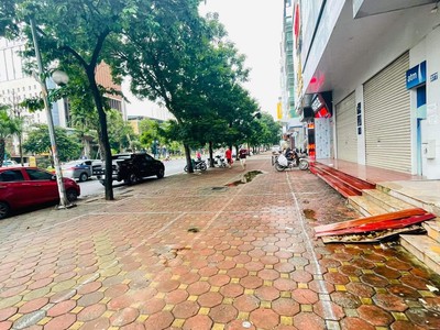 Toà nhà văn phòng hoàng quốc việt- cầu giấy, 130m x 9 tầng,mt 6.5m, thông sàn, full thổ cư 3