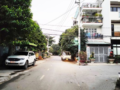 Nhỉnh 3 tỷ - lô đất đẹp lọt khe - ngang hơn 5m hiếm - hẻm xe tải quay đầu - gần chợ bà điểm hóc môn. 0