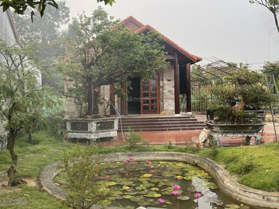 Chính chủ cần bán gấp biệt thự sân vườn nhà gỗ cao cấp giá rẻ đường quốc lộ 14b, xã hòa khương, hòa 3