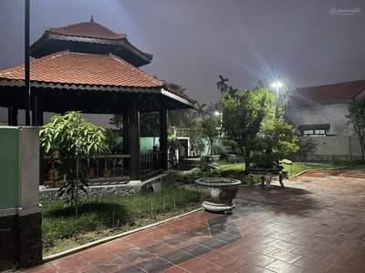 Chính chủ cần bán gấp biệt thự sân vườn nhà gỗ cao cấp giá rẻ đường quốc lộ 14b, xã hòa khương, hòa 4