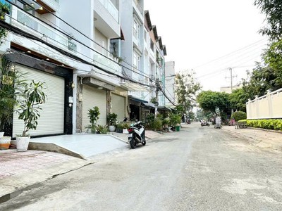 Nhà mặt tiền đường nhựa 12m thị trấn nhà bè - tặng nội thất cao cấp - giáp quận 7 - khu vực an ninh 0