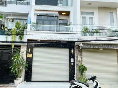 Nhà mặt tiền đường nhựa 12m thị trấn nhà bè - tặng nội thất cao cấp - giáp quận 7 - khu vực an ninh 1