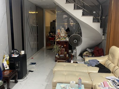 Bán nhà 3 tàng thị trấn nhà bè - cách quận 7 chỉ 1 cây cầu phú xuân - full nội thất cơ bản - giá 3