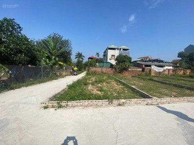 Anh nhờ bán lô góc 59.2m  tại lò nồi-hiền ninh-sóc sơn-hà nội. đường 4m ngõ thông 0