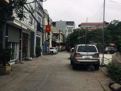 Bán 45m2 đất phường đông ngạc ô tô tải tránh gần mt 5.3m trước ngõ 2m sh quay đầu giá 2.2 tỷ 2