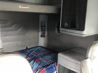 Cần bán đầu kéo Frieghtliner 2010 1