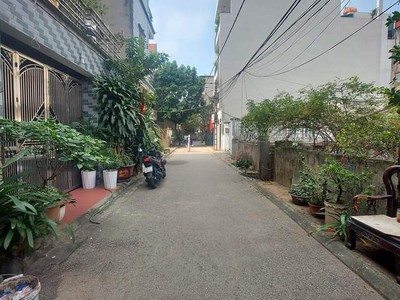 Bán đất đấu giá phố giang biên quận long biên diện tích rộng ,mặt tiền khủng,đường ô tô tránh 0