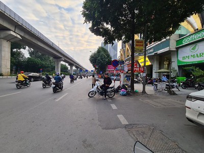 Cho thuê nhà mặt đường Trần Phú, Hà Đông kinh doanh sầm uất, ngày đến chục nghìn người qua lại 0